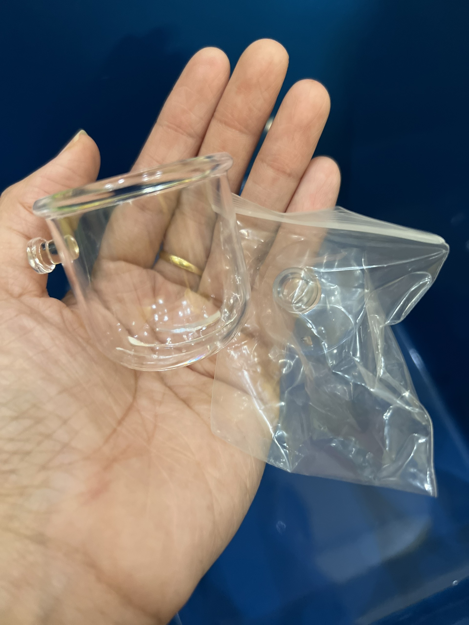 Cốc mica đựng trùn chỉ, trồng cây thủy sinh