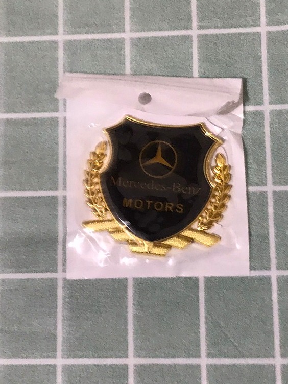 Tem logo bông lúa màu vàng hãng xe mercedes