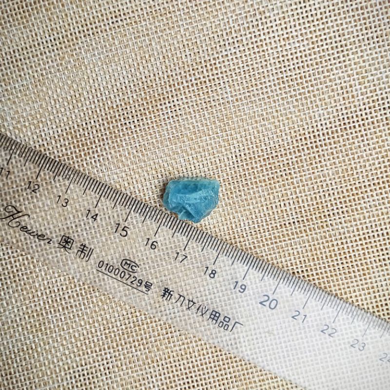 Viên đá xanh thanh tẩy Aquamarine