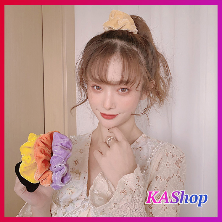 Cột tóc nhung mịn Đông về style Tiểu thư