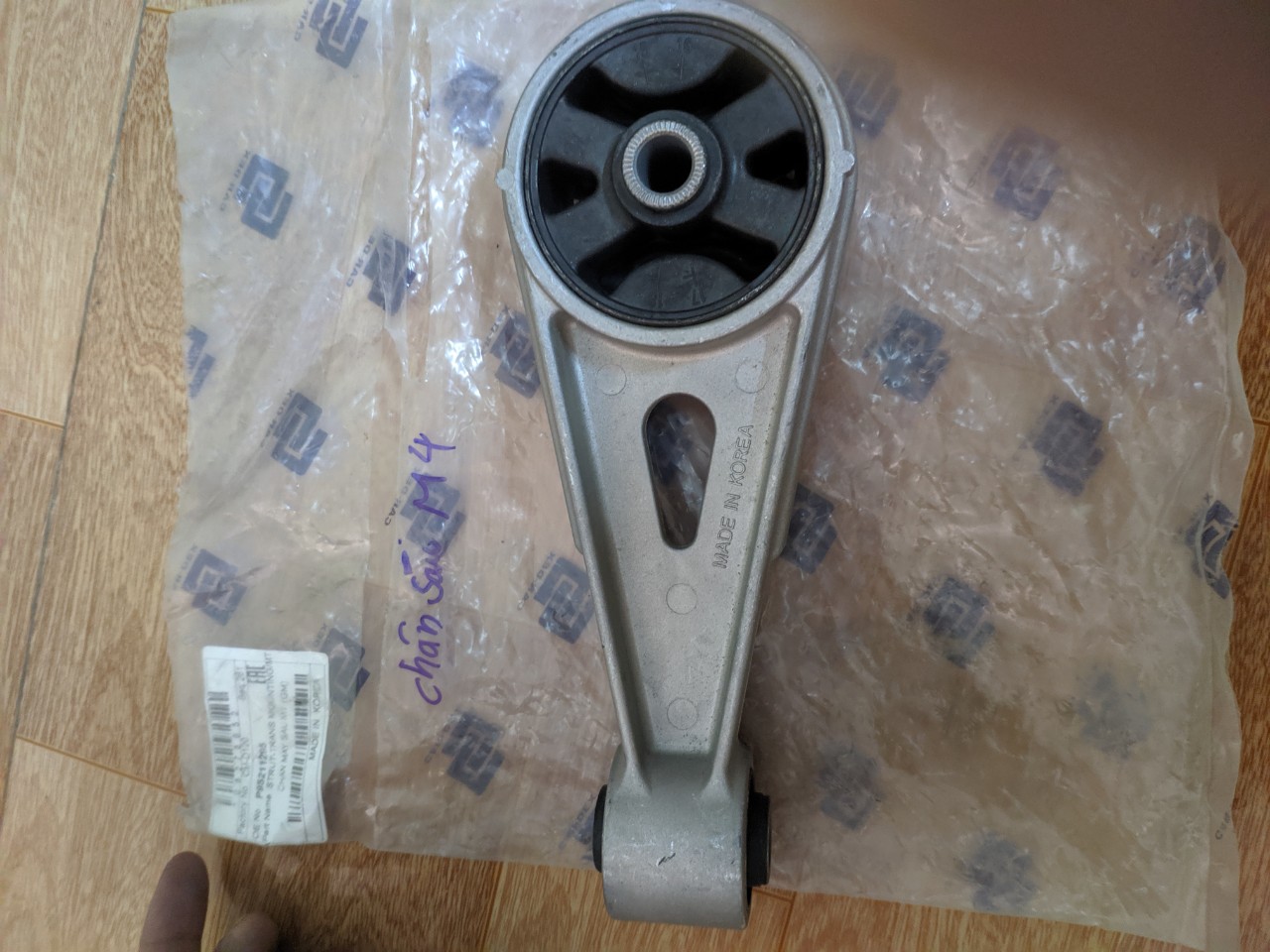 Cao su chân máy matiz 4 , spark m300 , chân máy sau