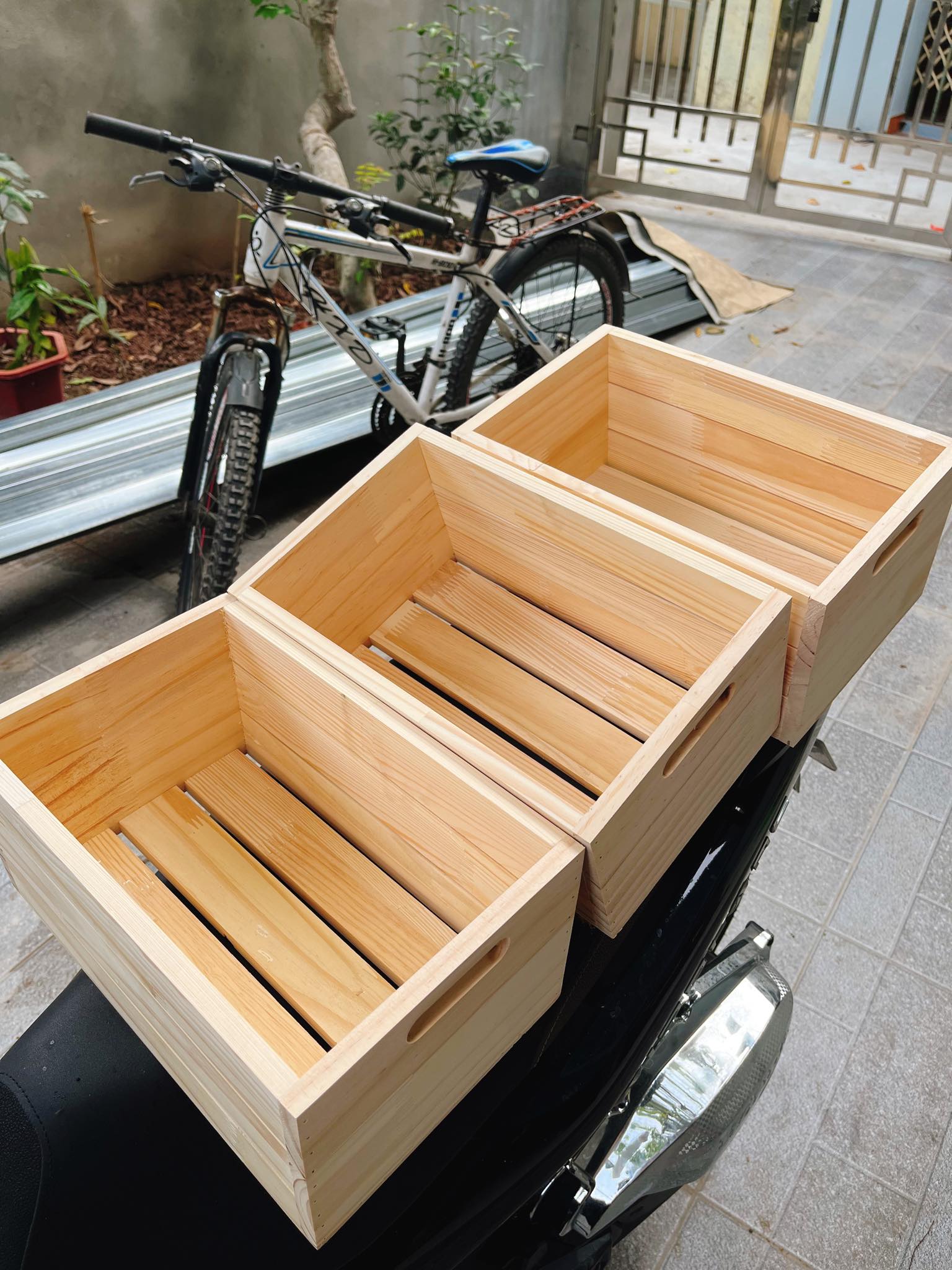 Thùng gỗ pallet đựng đồ decor