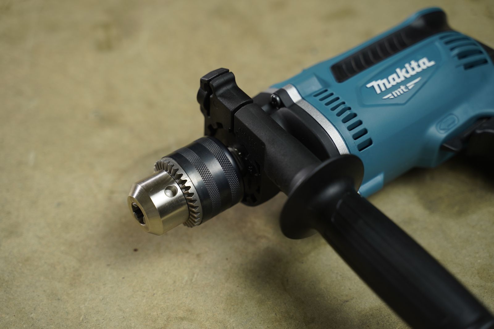 MÁY KHOAN BÚA MAKITA M8103B
