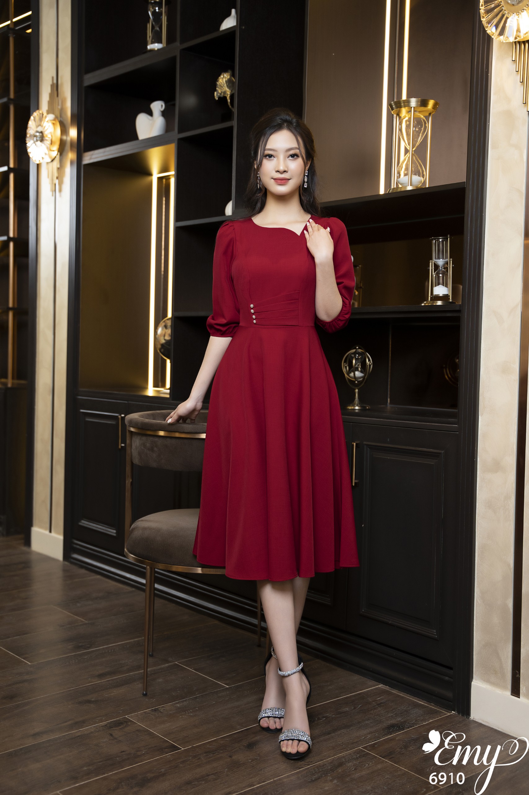 Đầm EMY EM6910 Xoè Đỏ Cổ Lệch