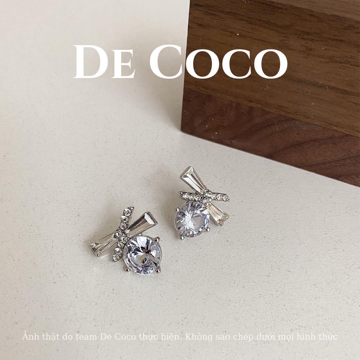 Khuyên tai đính đá Minos De Coco