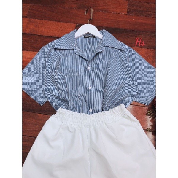 Set bộ nữ quần short trắng kèm áo sơ mi dáng rộng kẻ xanh so hot