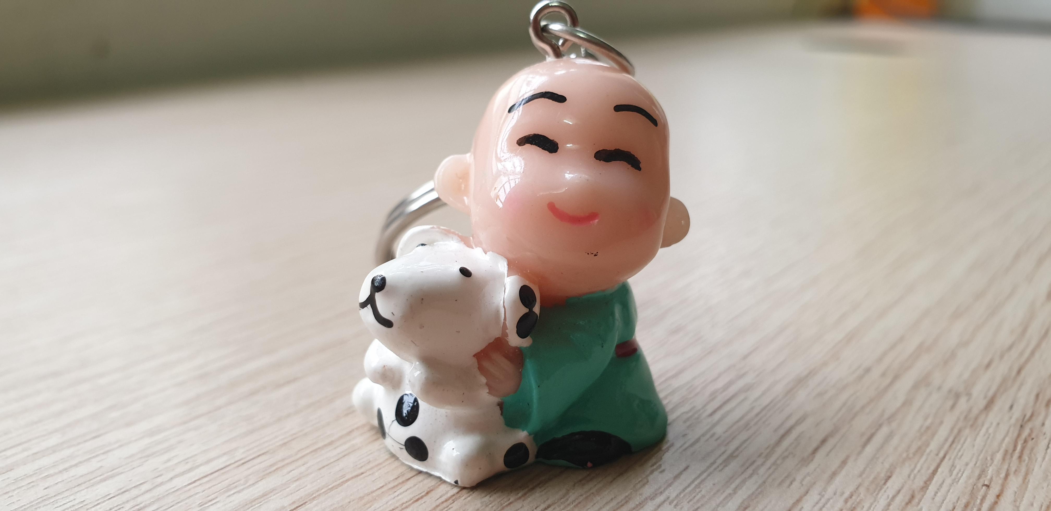 Móc Khóa Chú Tiểu Ôm Động Vật Dễ Thương (Giao mẫu ngẫu nhiên)