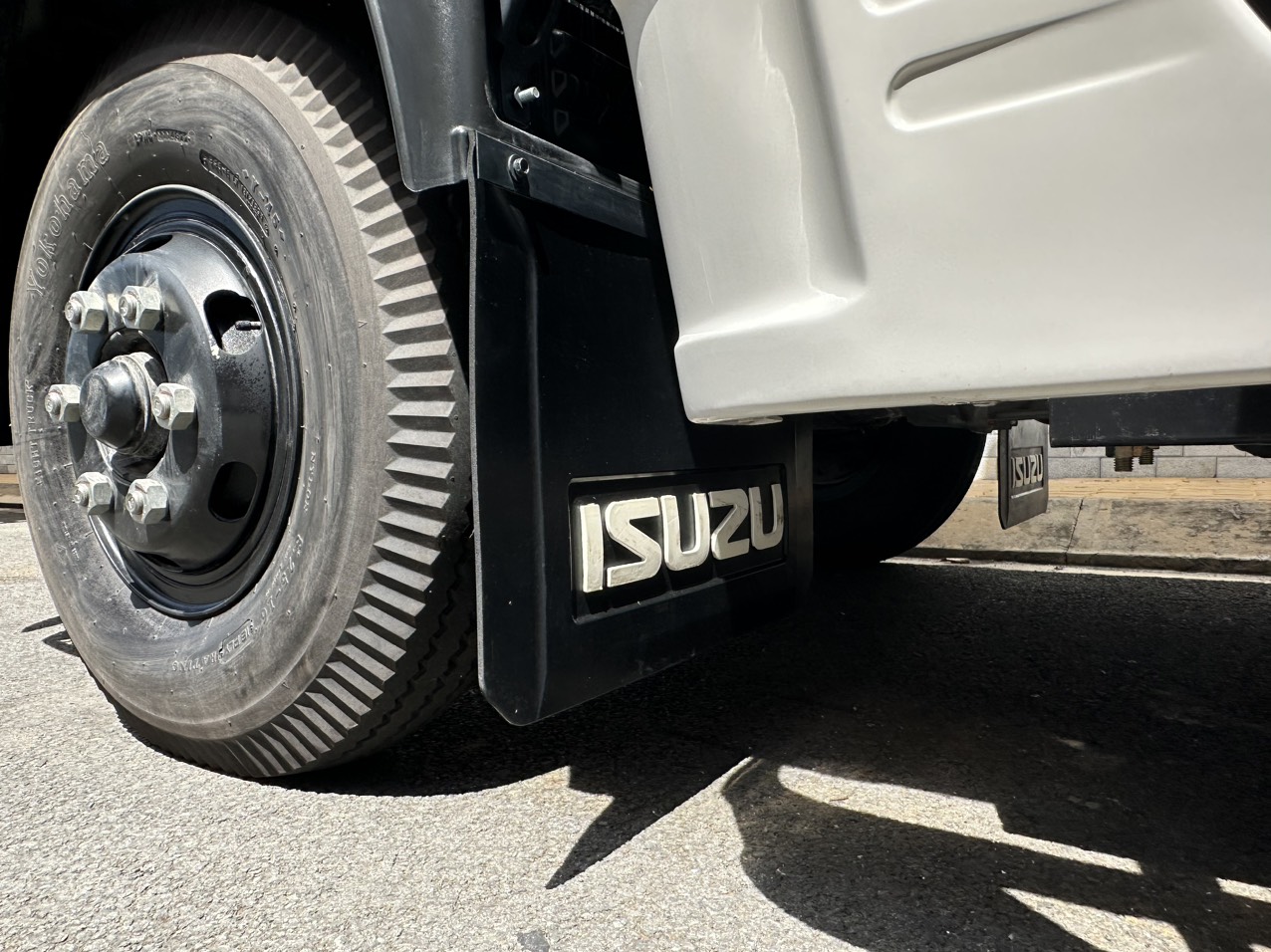 Tấm chắn bùn xe tải ISUZU - (W430 x H330)