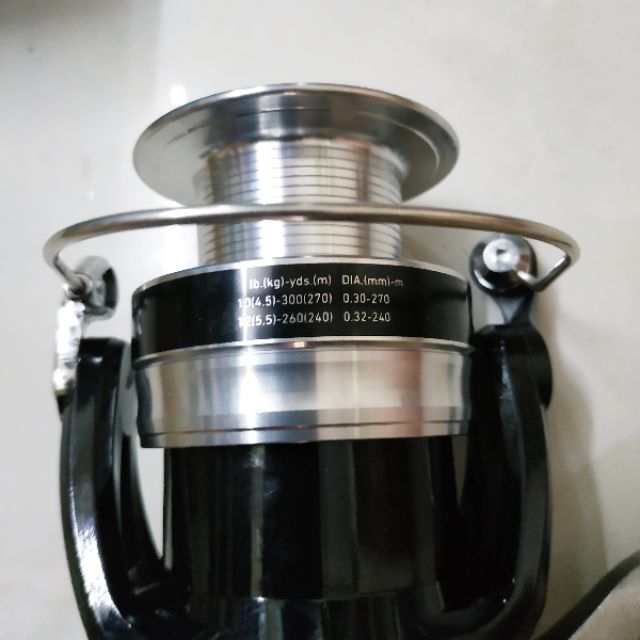 Máy câu cá daiwa 4000 B loại 1   ( xả kho )