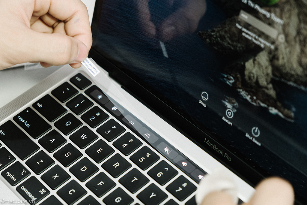 Miếng Dán Thanh Cảm Ứng Touchbar cho Macbook