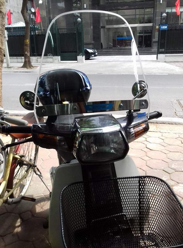 Kính chắn gió xe máy Honda Dream