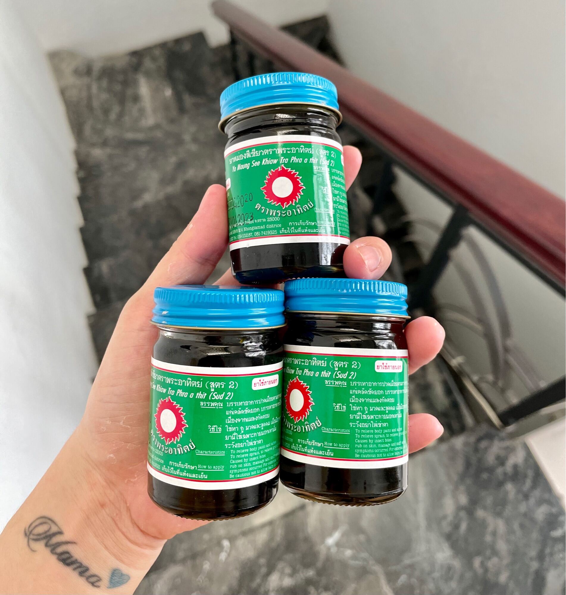 Dầ.u Cù Là Đen Mật Gấ.u Thái Lan 50g