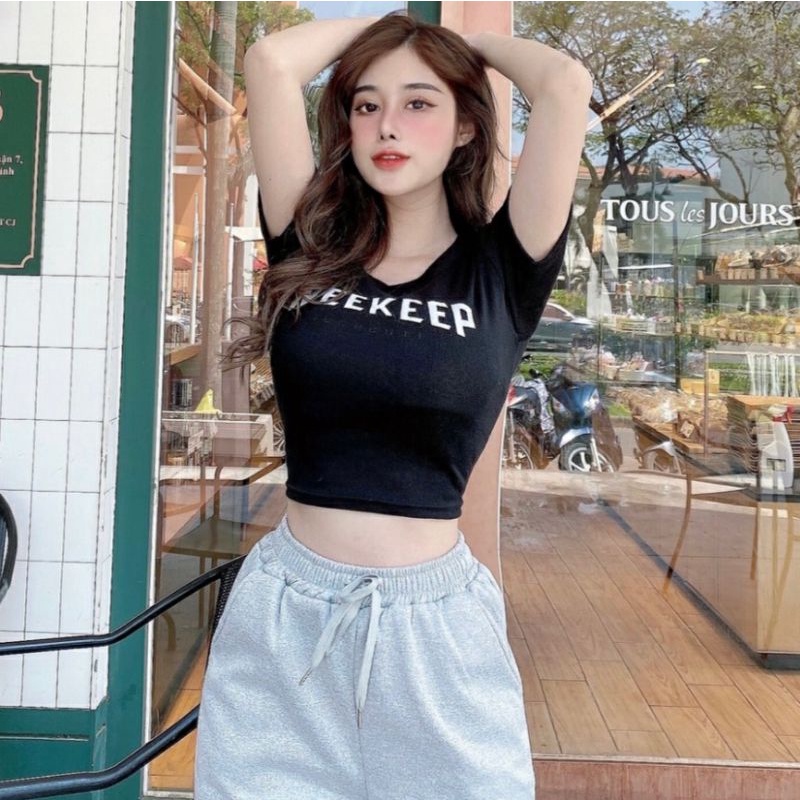 Áo croptop khoét lưng