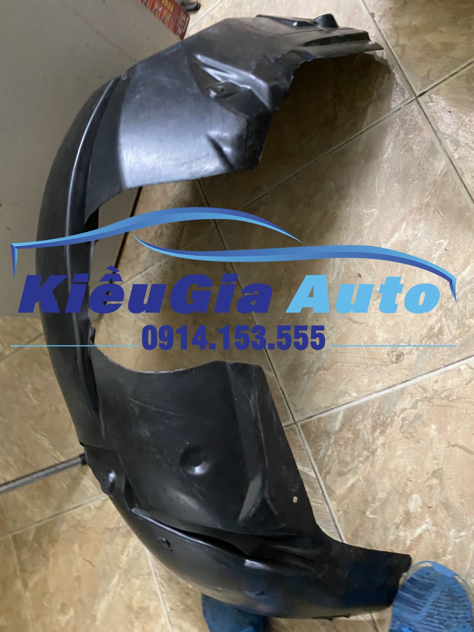 Chắn bùn lòng dè trước ford fiesta