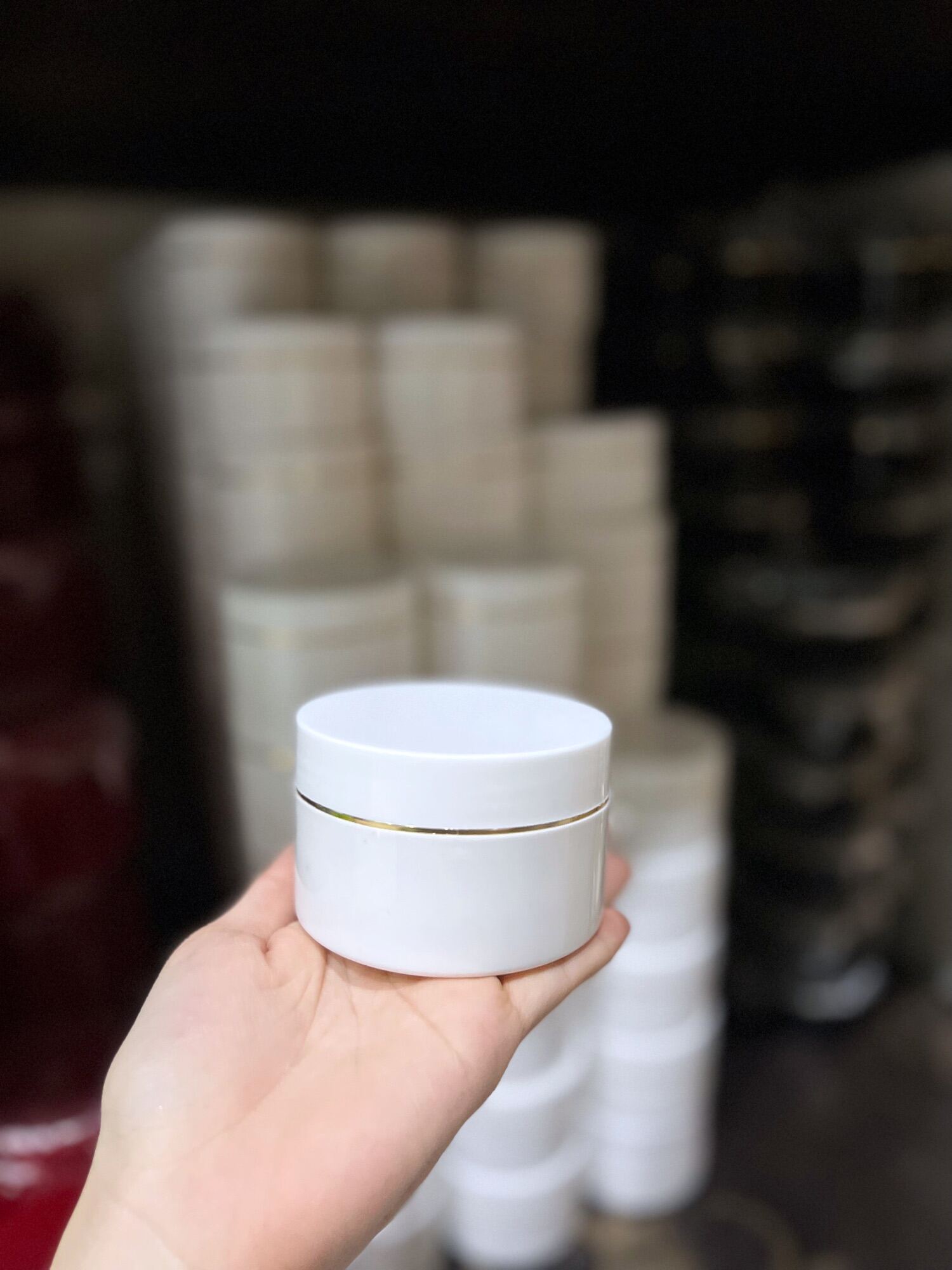 [HCM]Lẻ hủ đựng kem 200g màu trắng đục