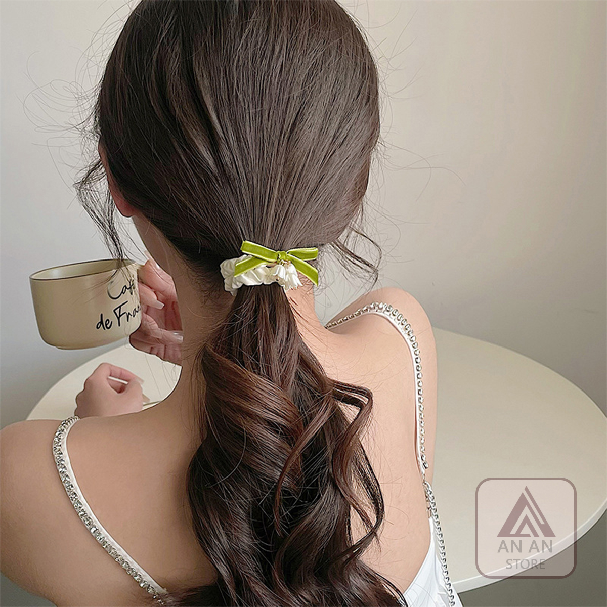 Cột Tóc Scrunchies Hoa Linh Lan Trắng
