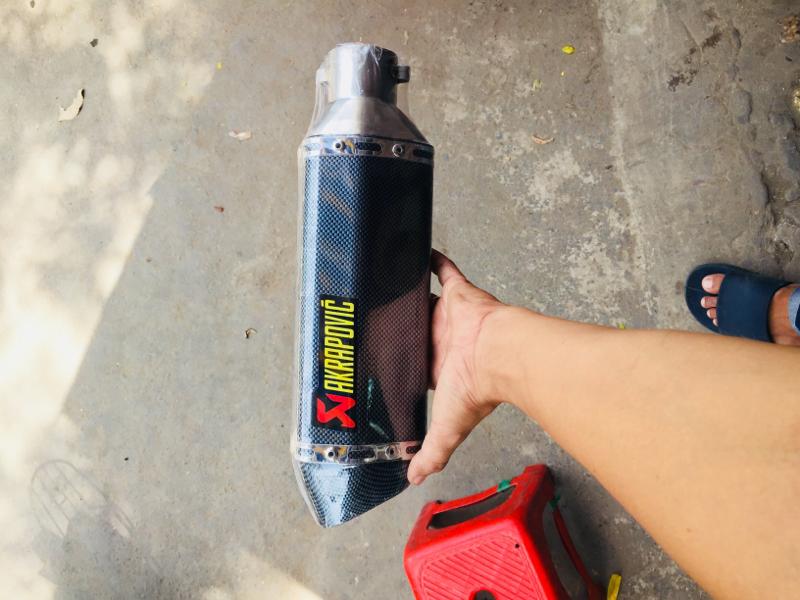 Lon pô akrapovic carbon lục giác
