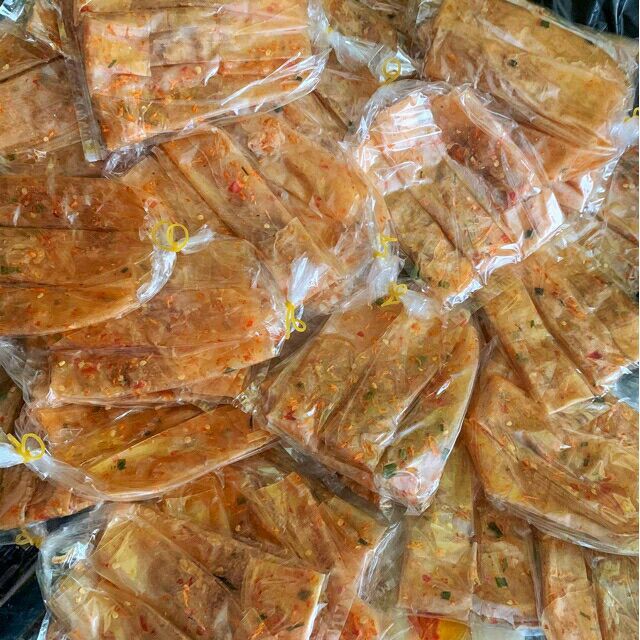 1 bịch bánh dẻo tôm cuốn hành phi siêu ngon( bịch 3 cuốn)