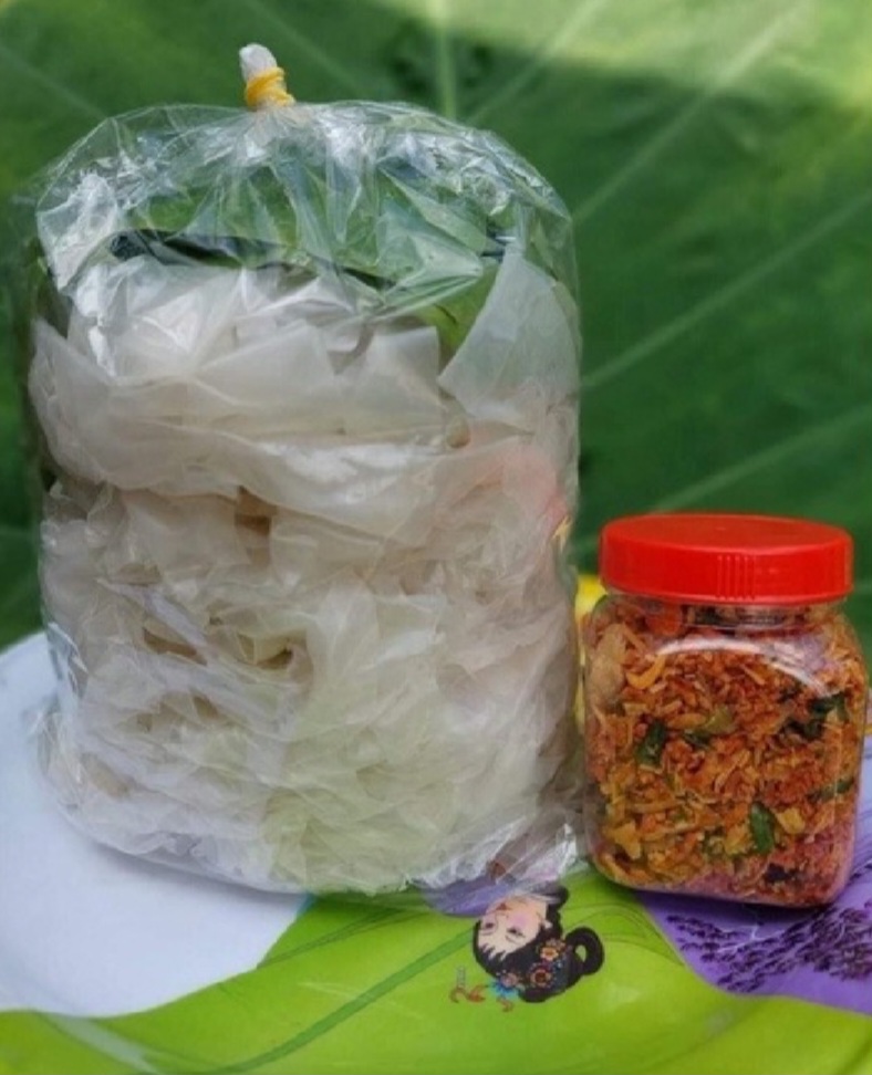 bánh tráng rìa ăn cùng hành ruốc