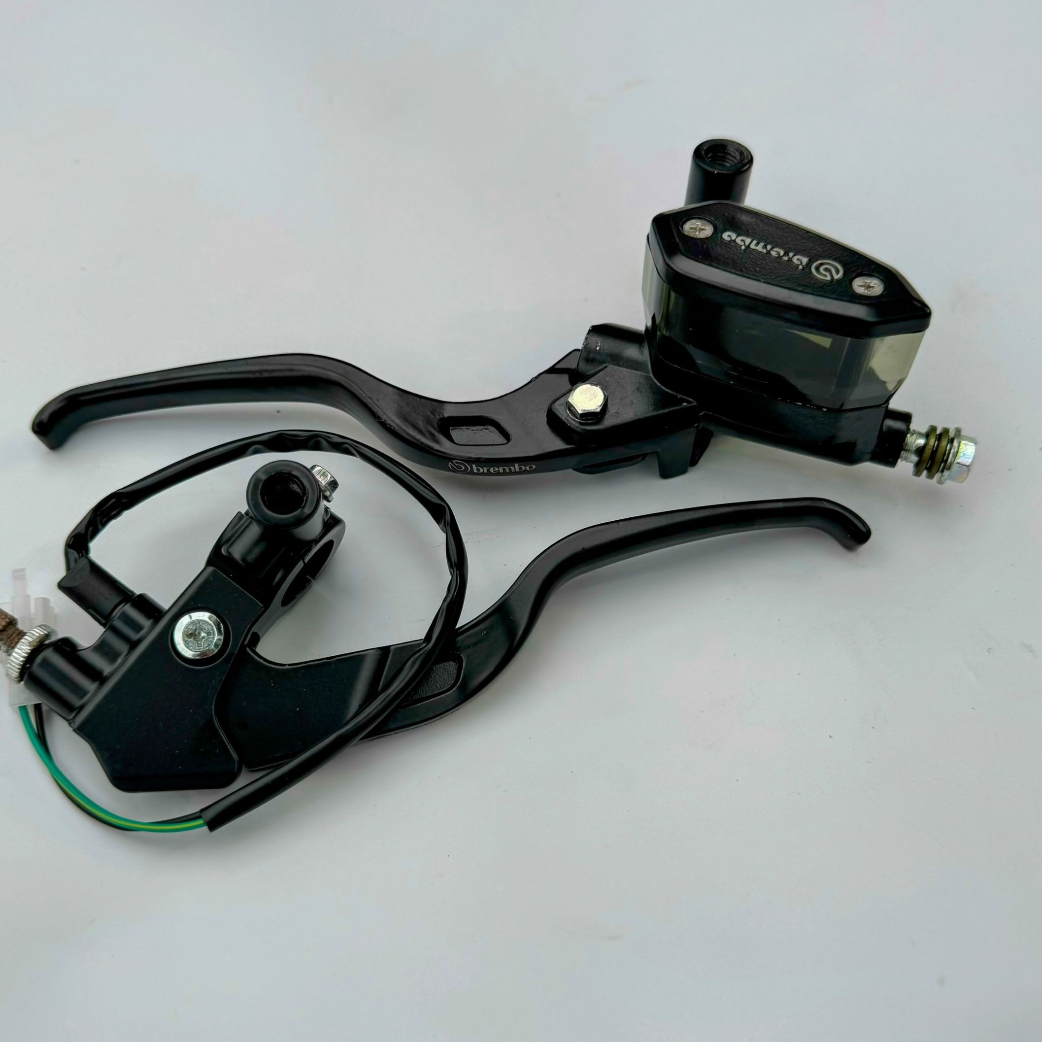 Cặp tay thắng brembo Bình dầu xéo 1.1