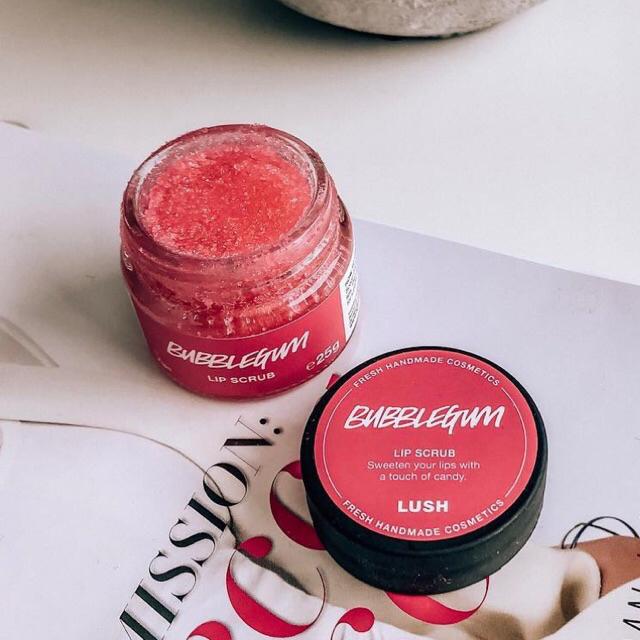Tẩy da chết môi Lush - Bubblegum lip scrub