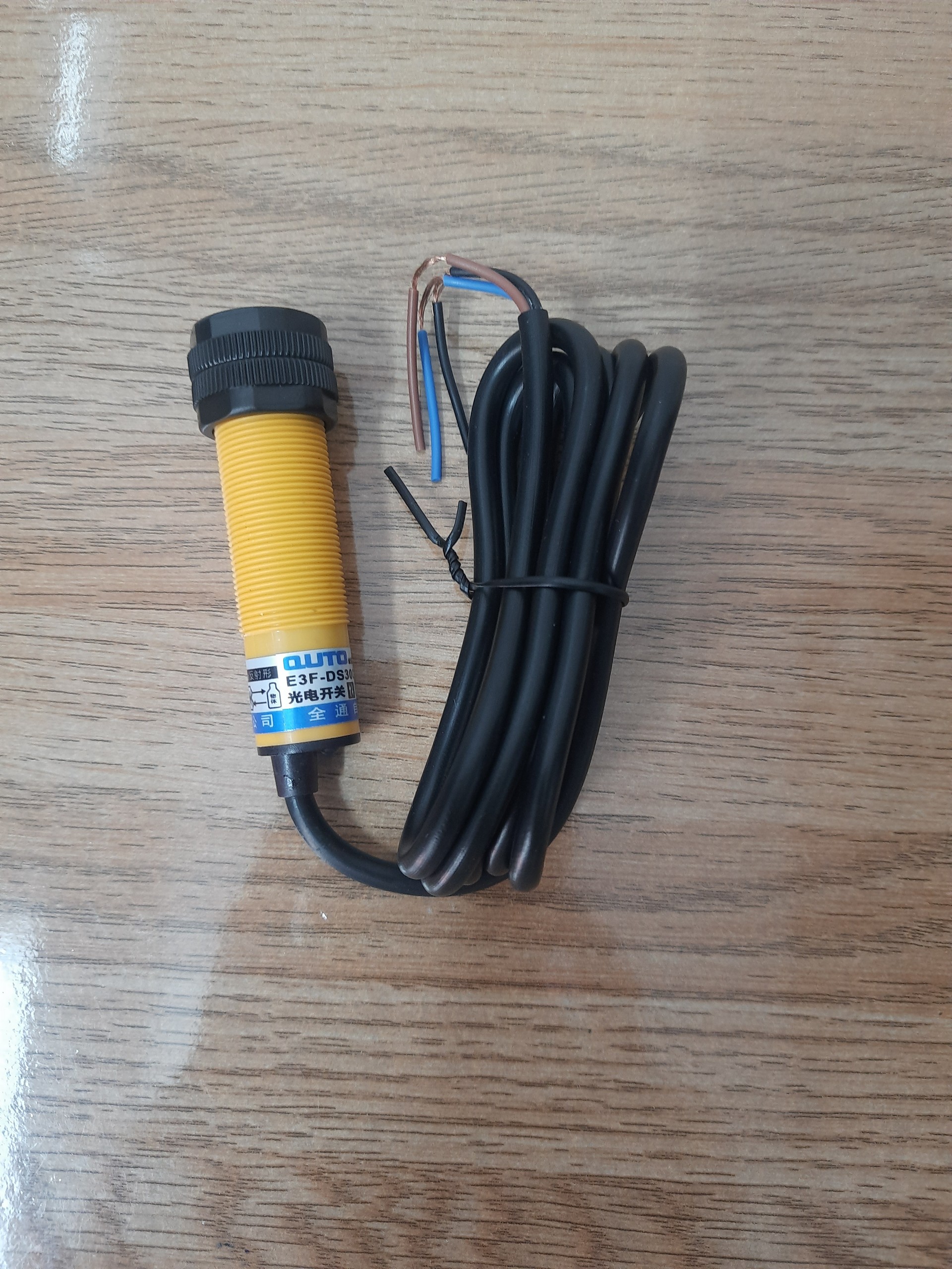 Cảm biến quang sensor quang E3F-DS30C4