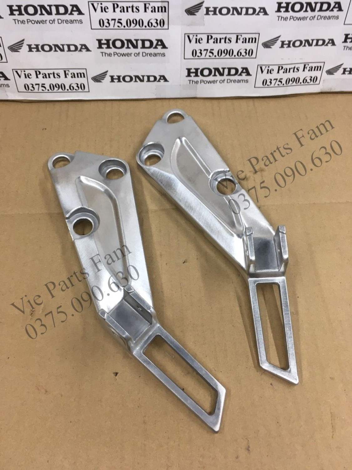 Bát nhôm gác chân sau xe máy Wave nhỏ 2 bóng, Wave ZX (hàng tốt