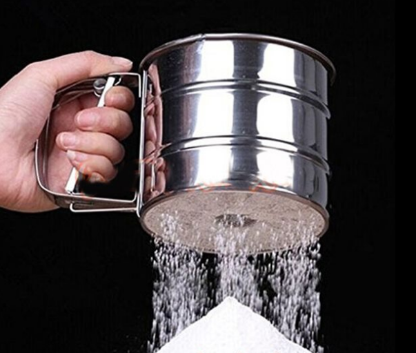 Cốc rây bột inox cầm tay 9.5*10cm có tay cầm