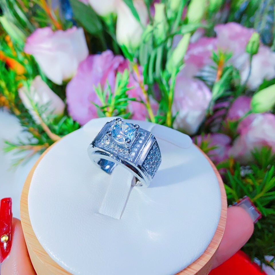 Nhẫn Nam Đính Kim Cương Giống Thật 99% - Bền Màu, Thiết Kế Chắc Chắn - UN140479 - QJ - Dùng Đeo Đi Tiệc Làm Quà Tặng Ý Nghĩa
