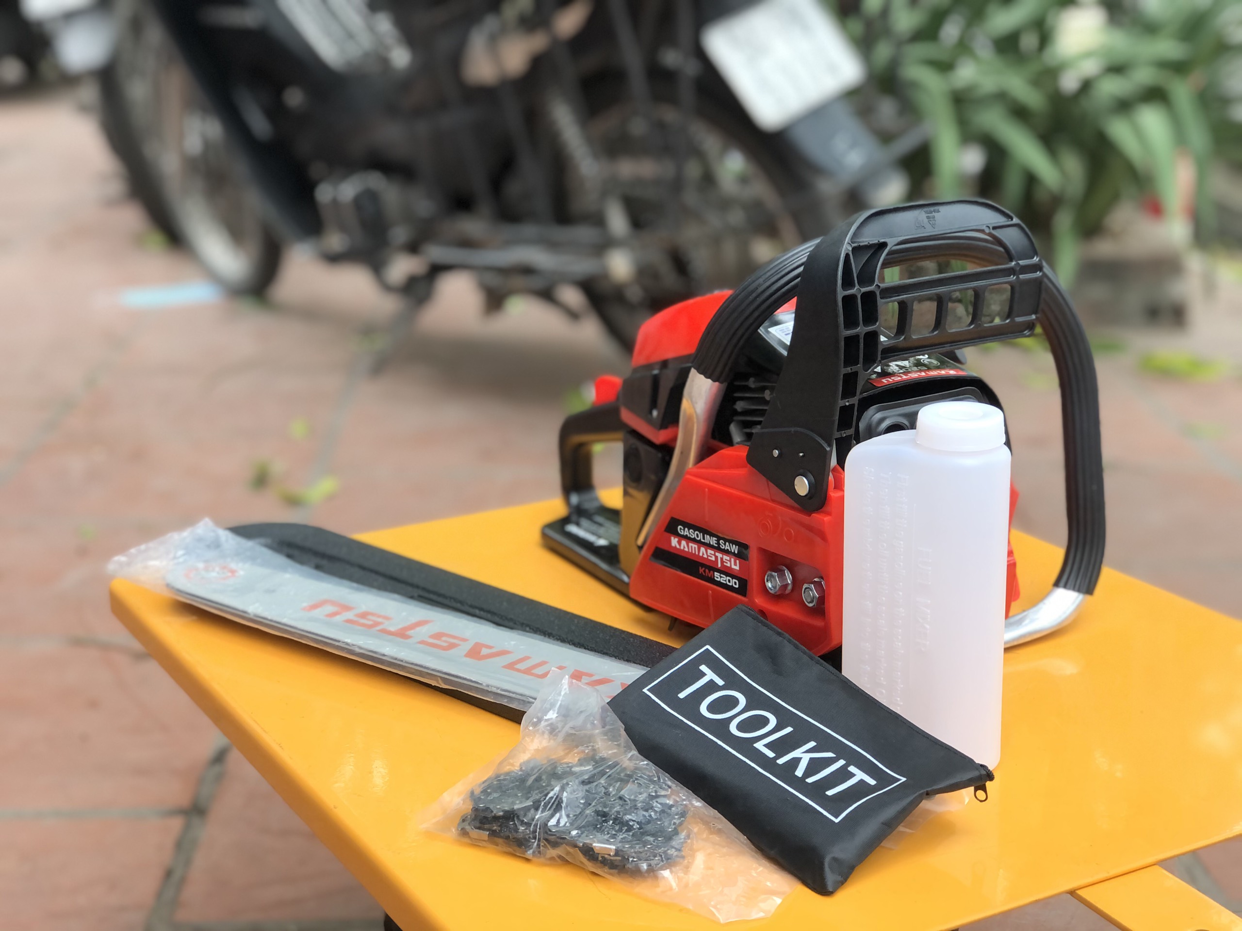 Máy Cưa Xích Kamastsu KM5200 ( bao gồm Lam Xích )