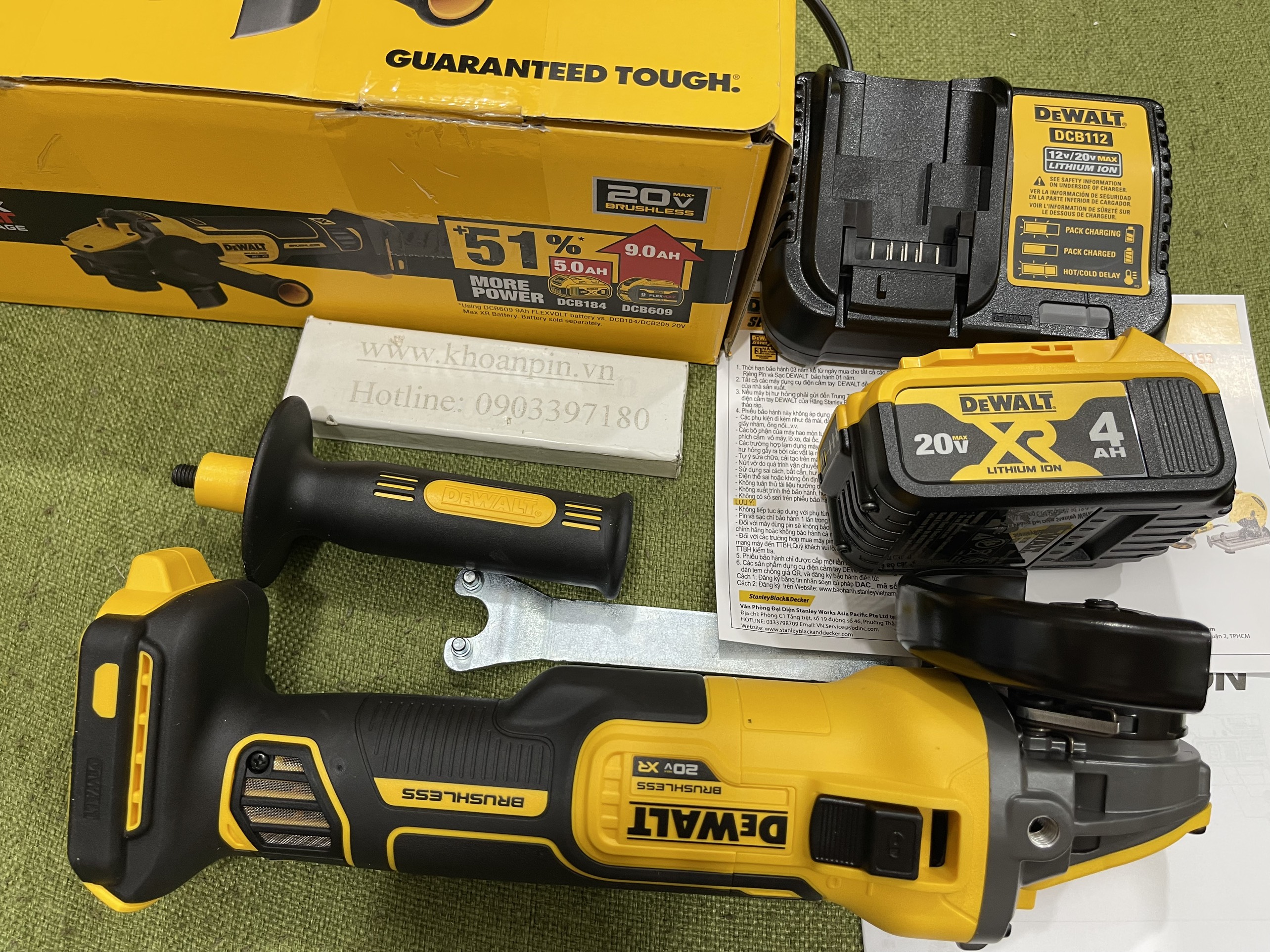Máy mài pin Dewalt DCG409N