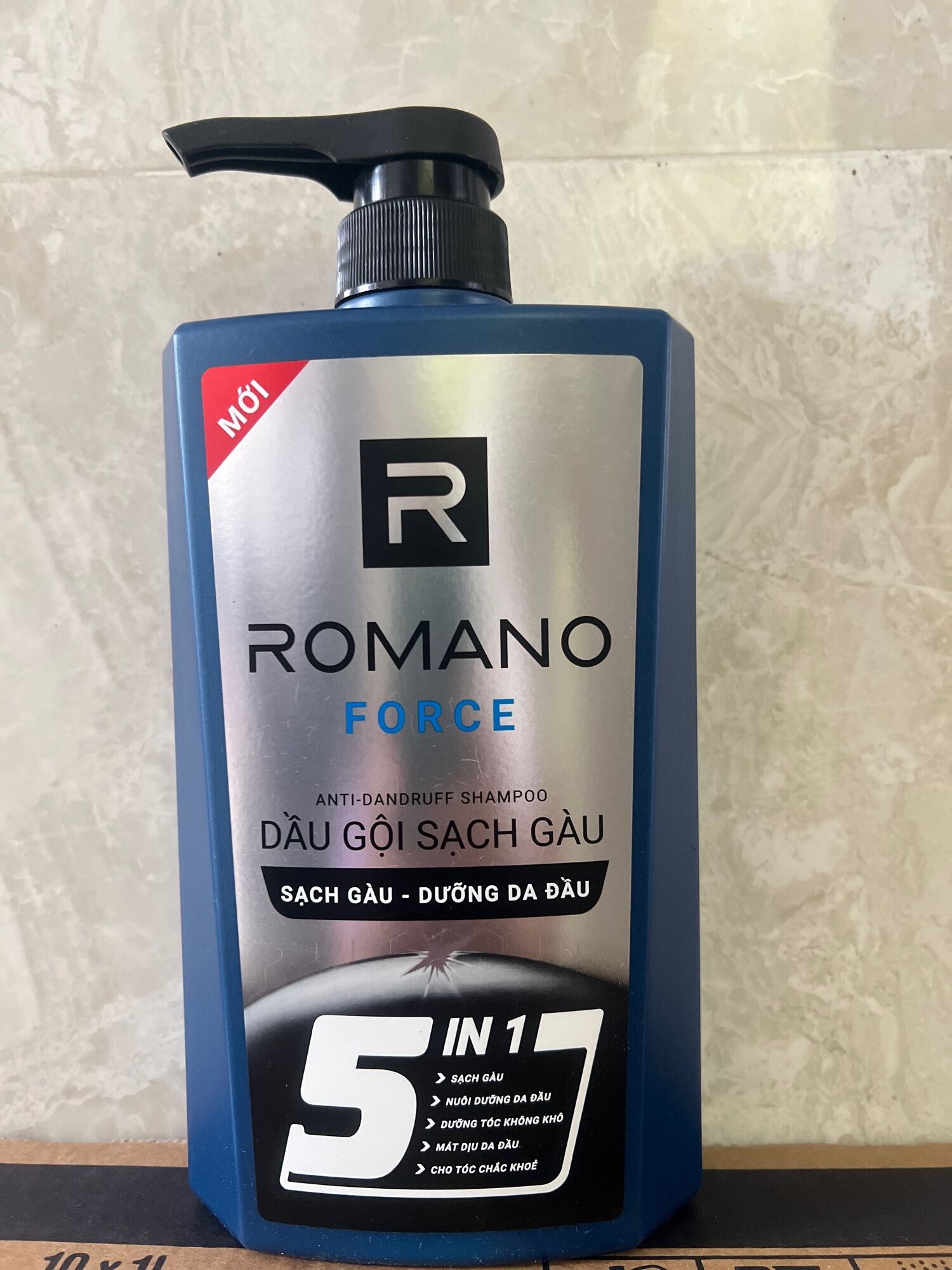Dầu gội sạch gàu Romano 650g ( 3 màu)