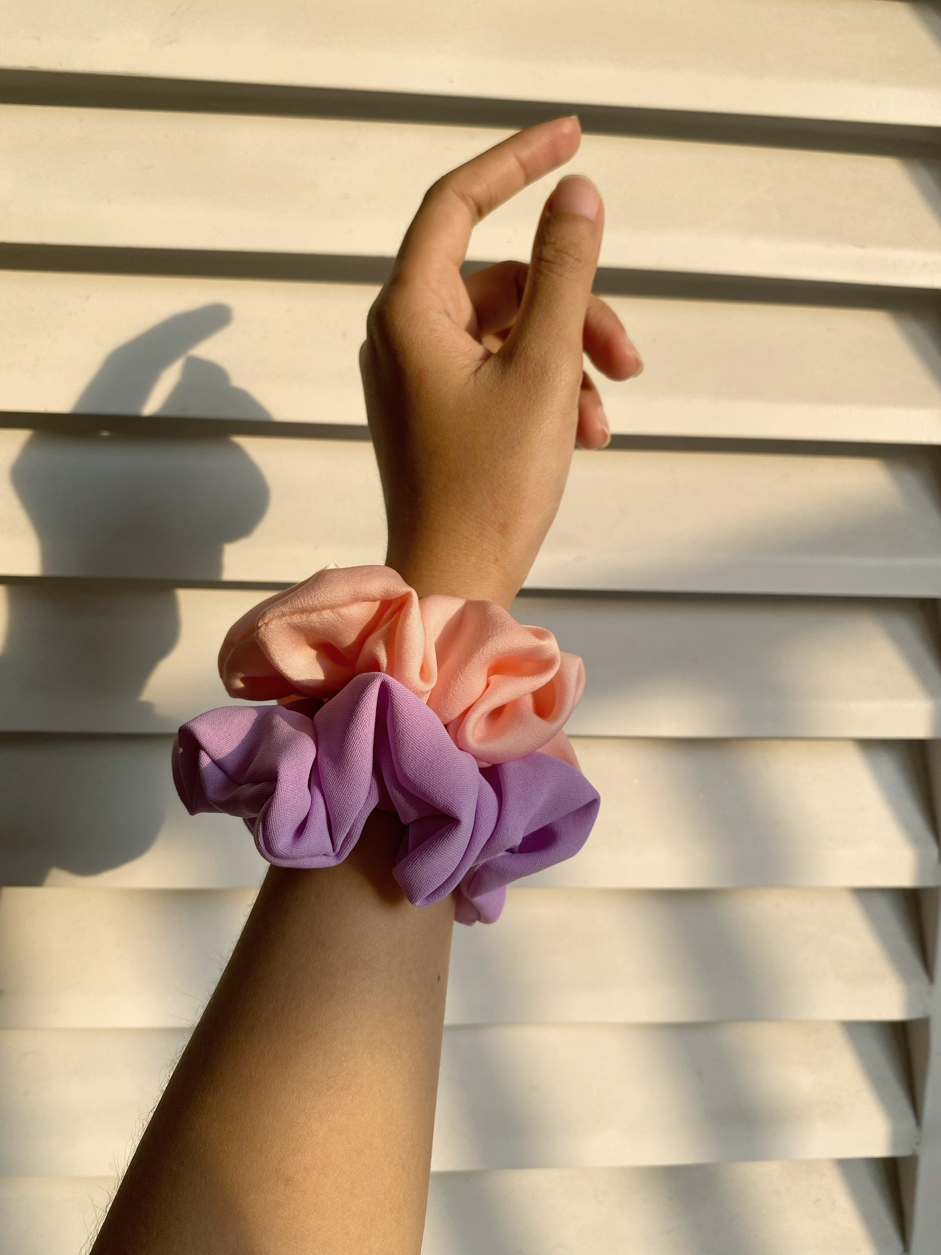 Dây cột tóc lụa ngọc trai màu hồng sáng _ Mini_Scrunchies