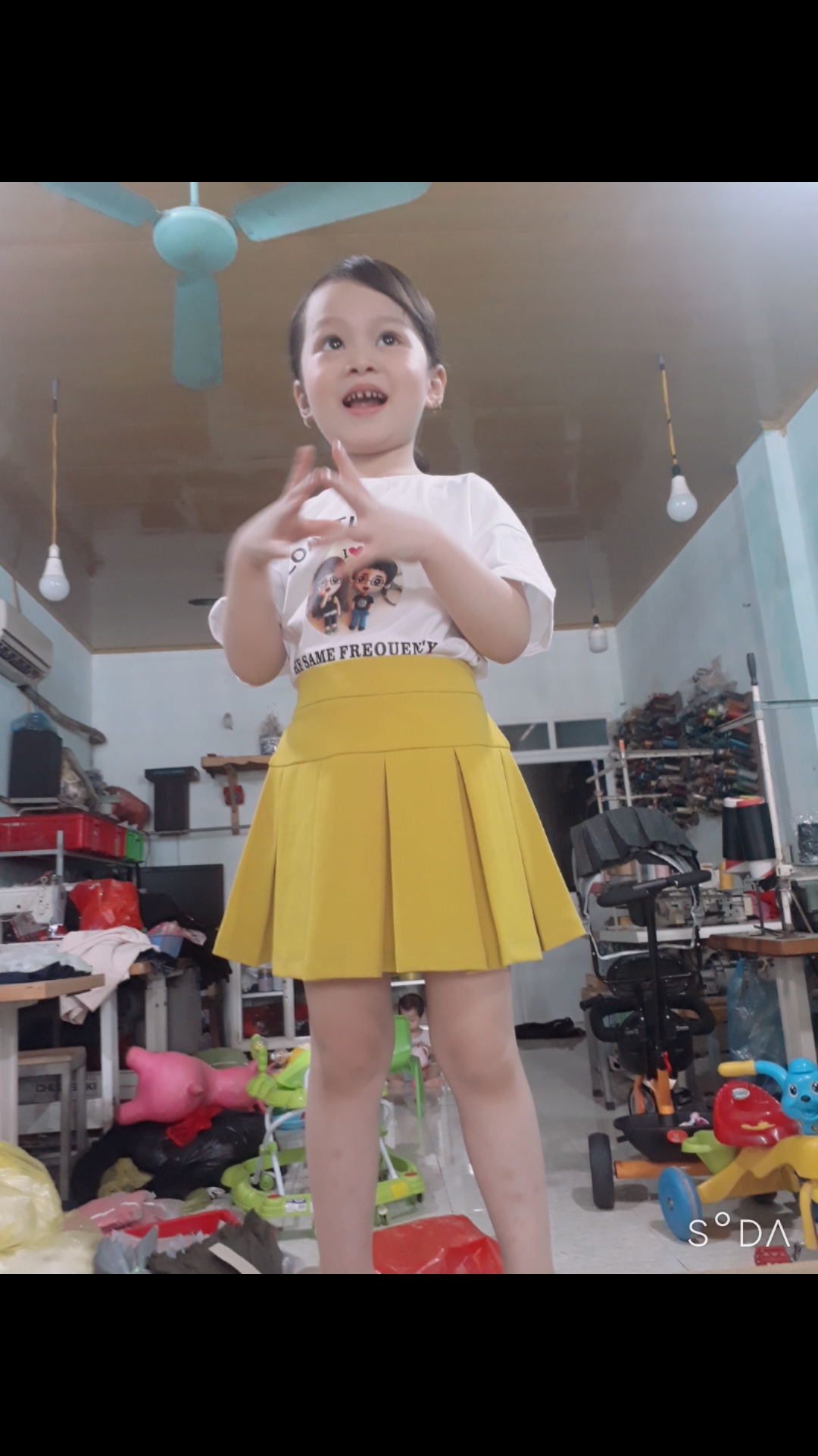 chân váy trẻ em ly úp