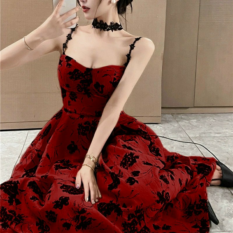 đầm cúp ngực có mút , có vòng cổ