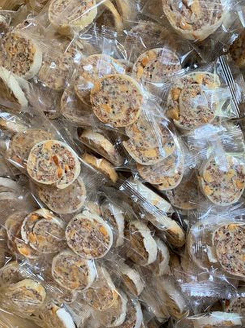 Kẹo Gạo Lứt Cuộn Cốt Dừa Đậu Phộng - 100G