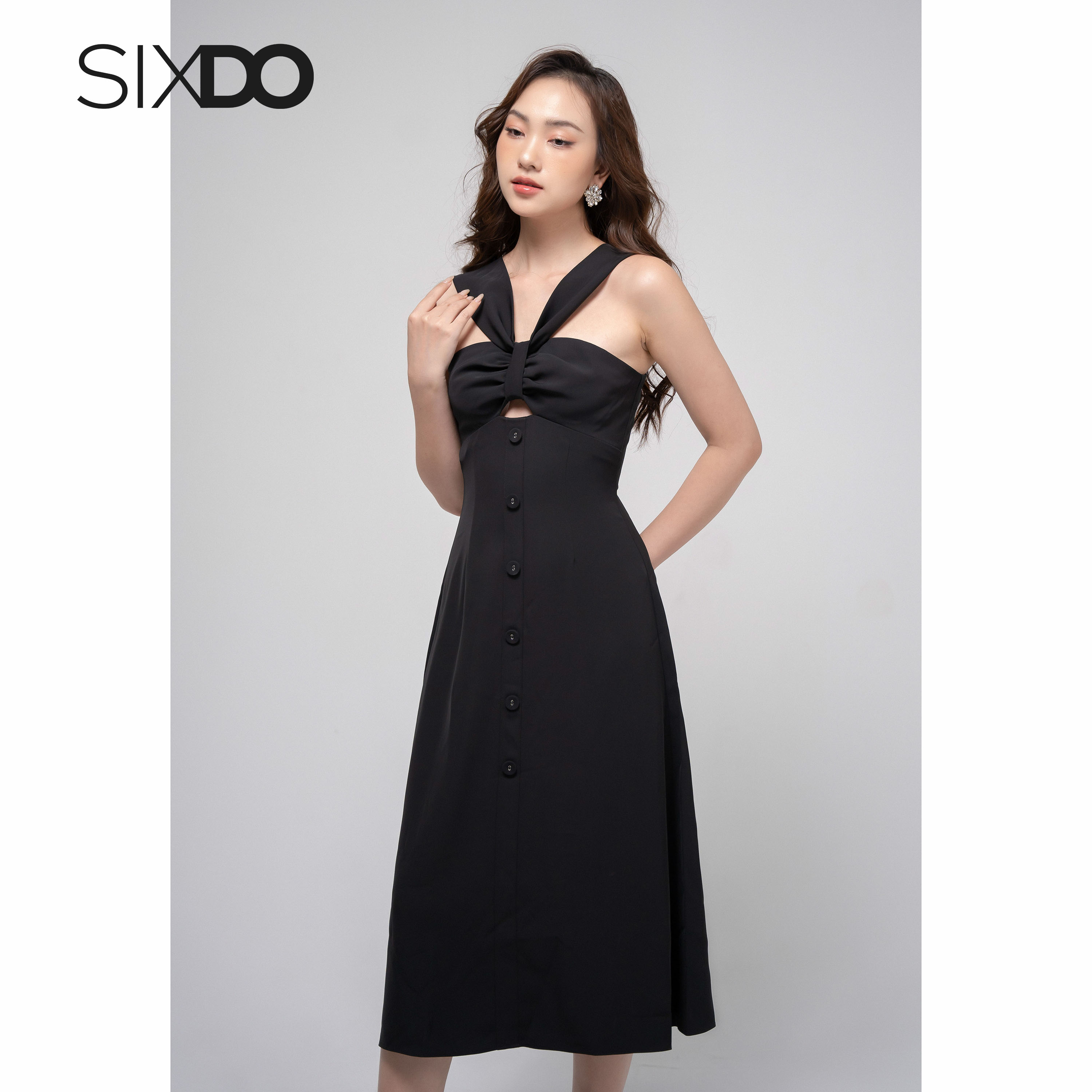 Đầm nhún ngực phối cúc thời trang SIXDO (Halter Neck Midi Silk Dress)
