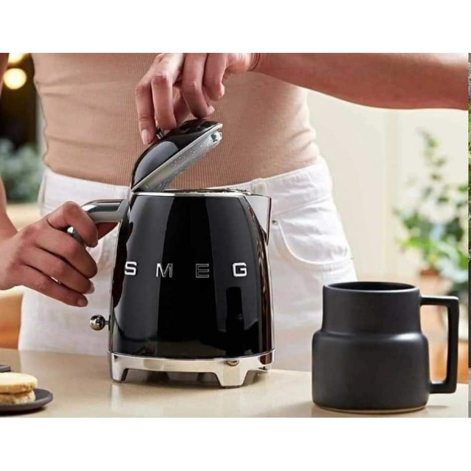 Ấm siêu tốc SMEG KLF05 mini 0,8 lit