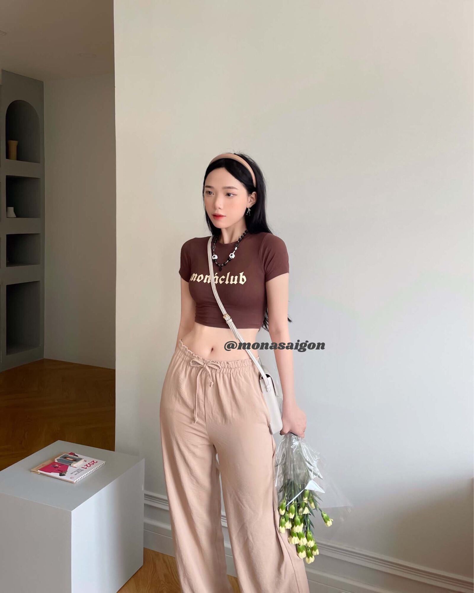 [VOUCHER 12%/149K] Áo croptop thun MONÁ - LISA
