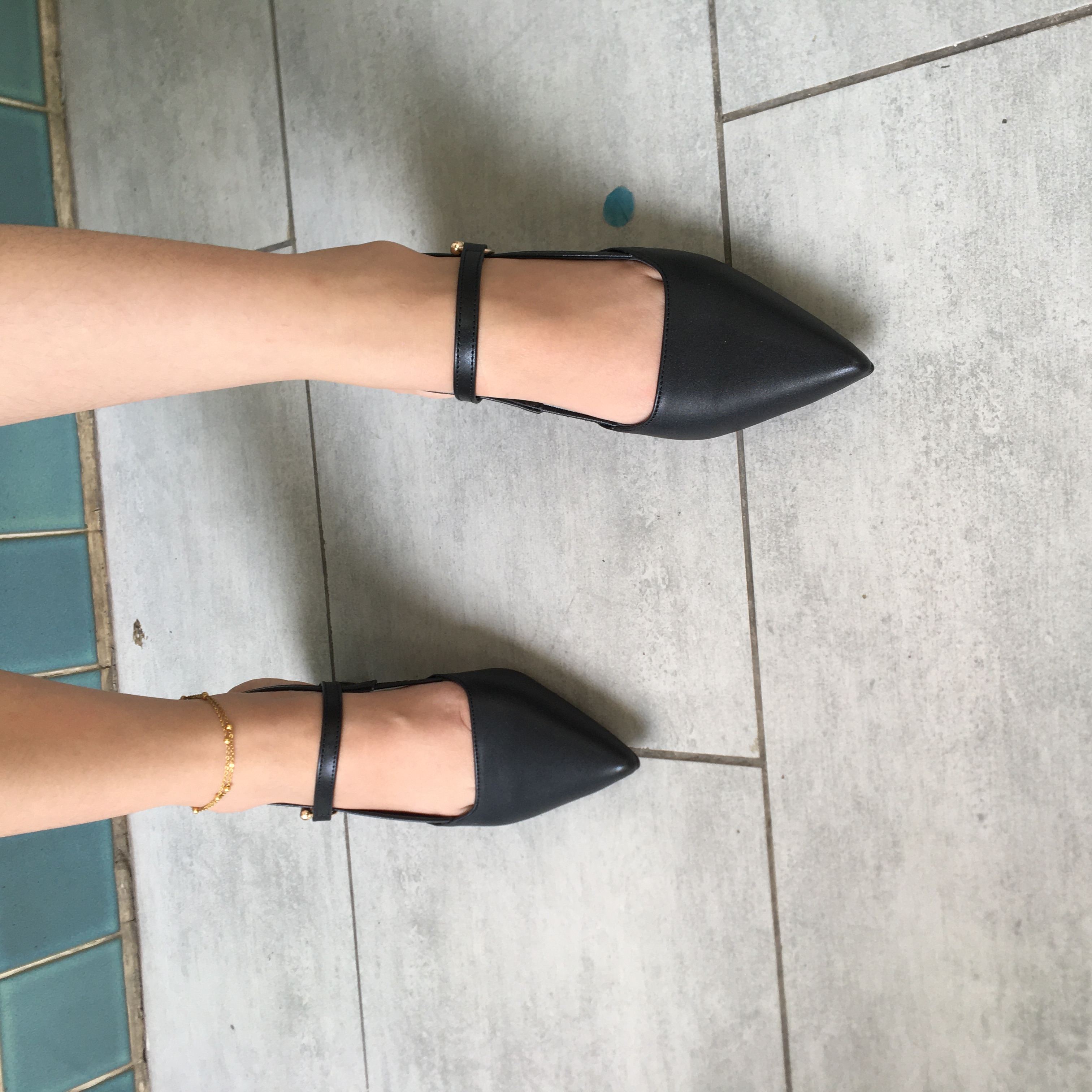 Giày cao gót 5cm bít mũi slingback khóa C