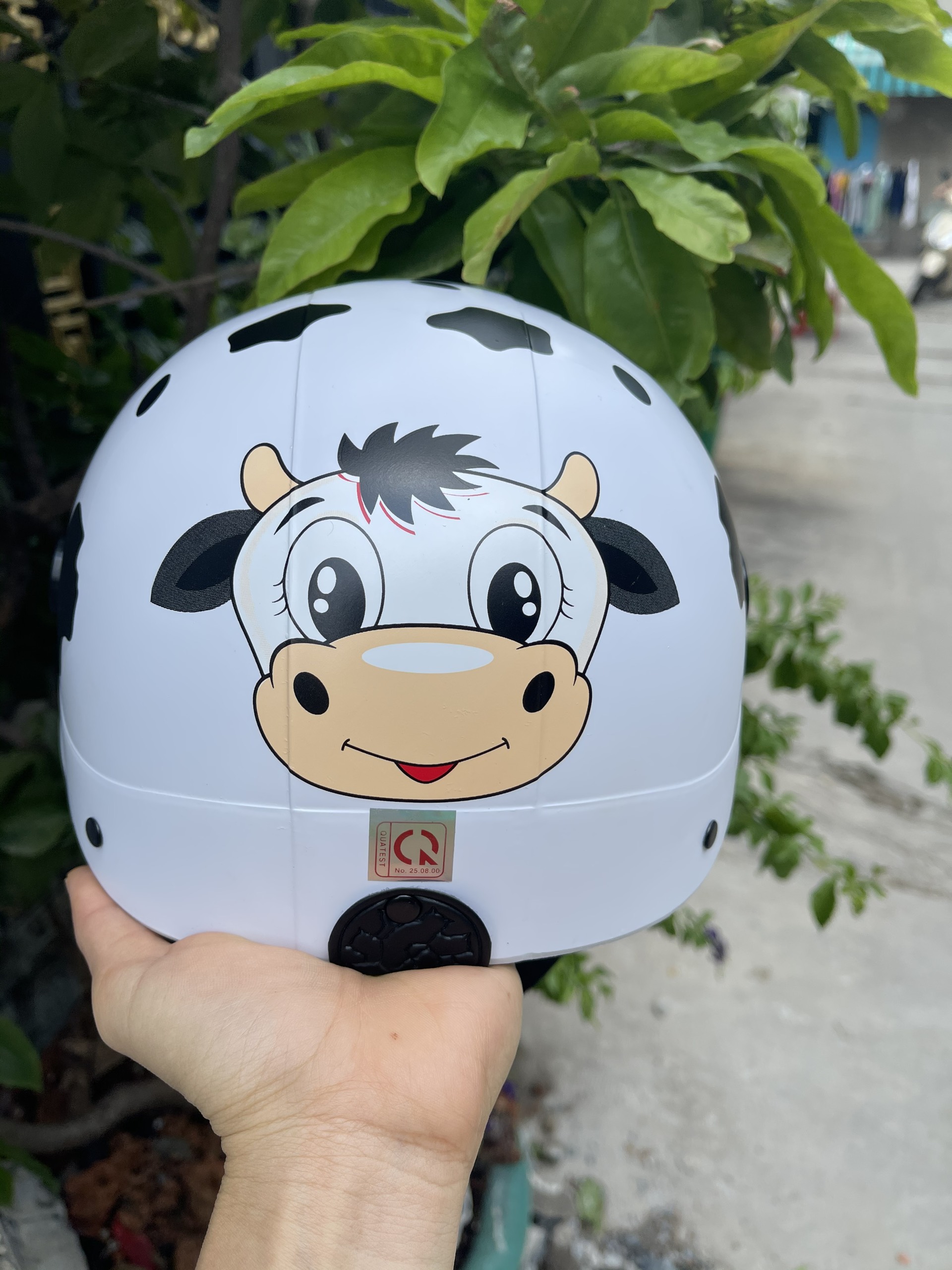 nón bảo hiểm có hình con bò sữa cực cute free ship toàn quốc