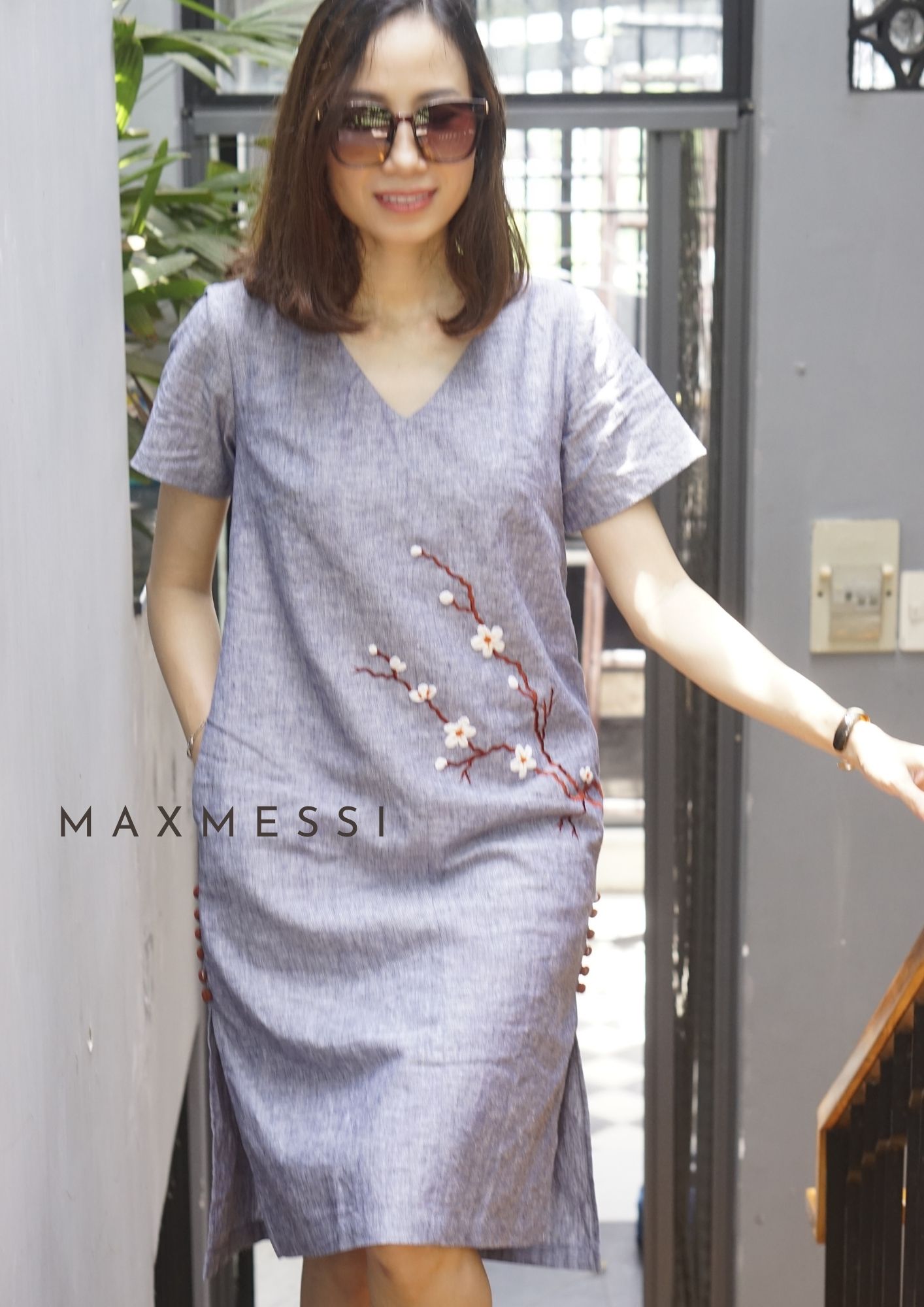 Đầm Linen thêu cổ tim LEA - MaxMessi