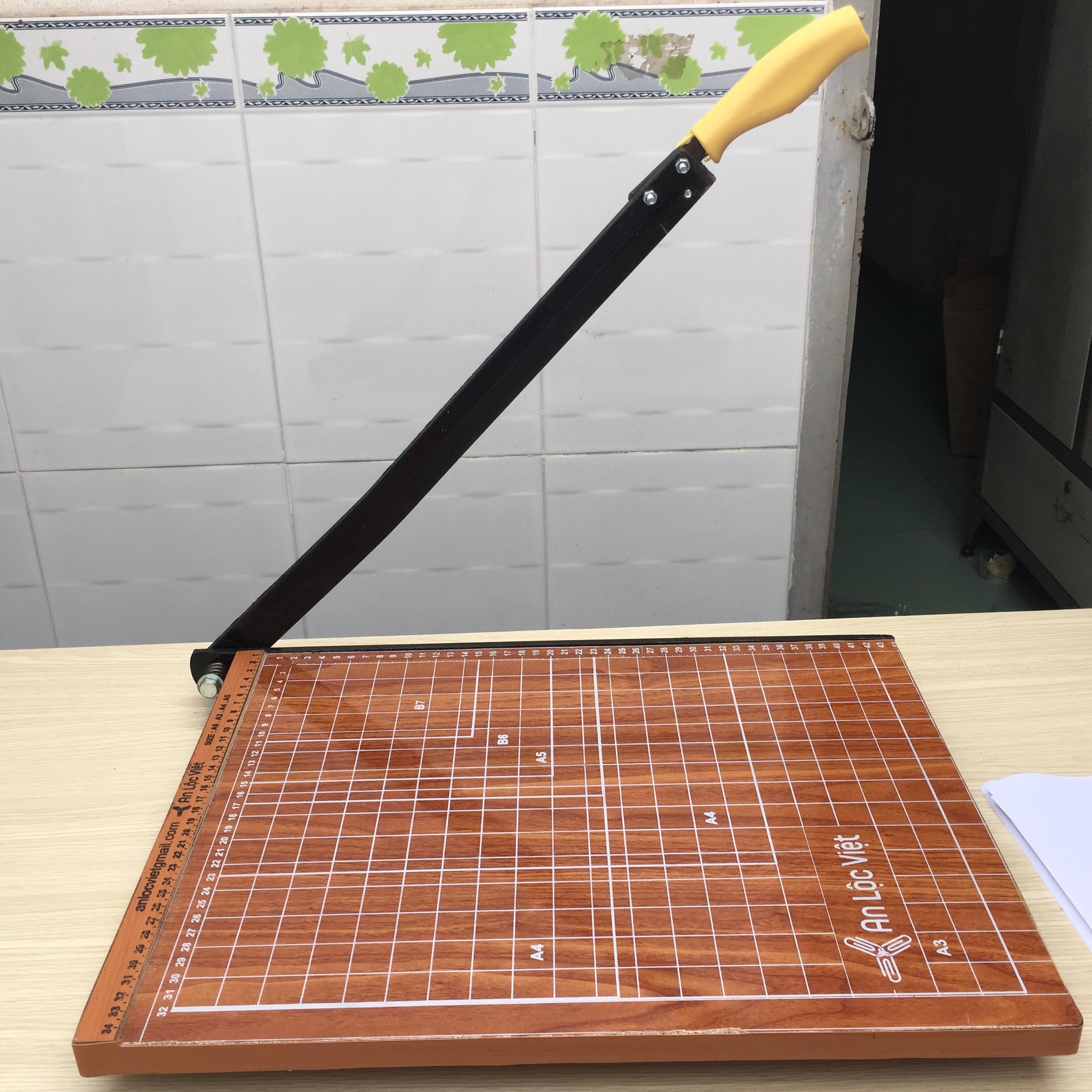 [HCM]Bàn Cắt Giấy Mặt Gỗ Khổ A3 [Siêu Bén]