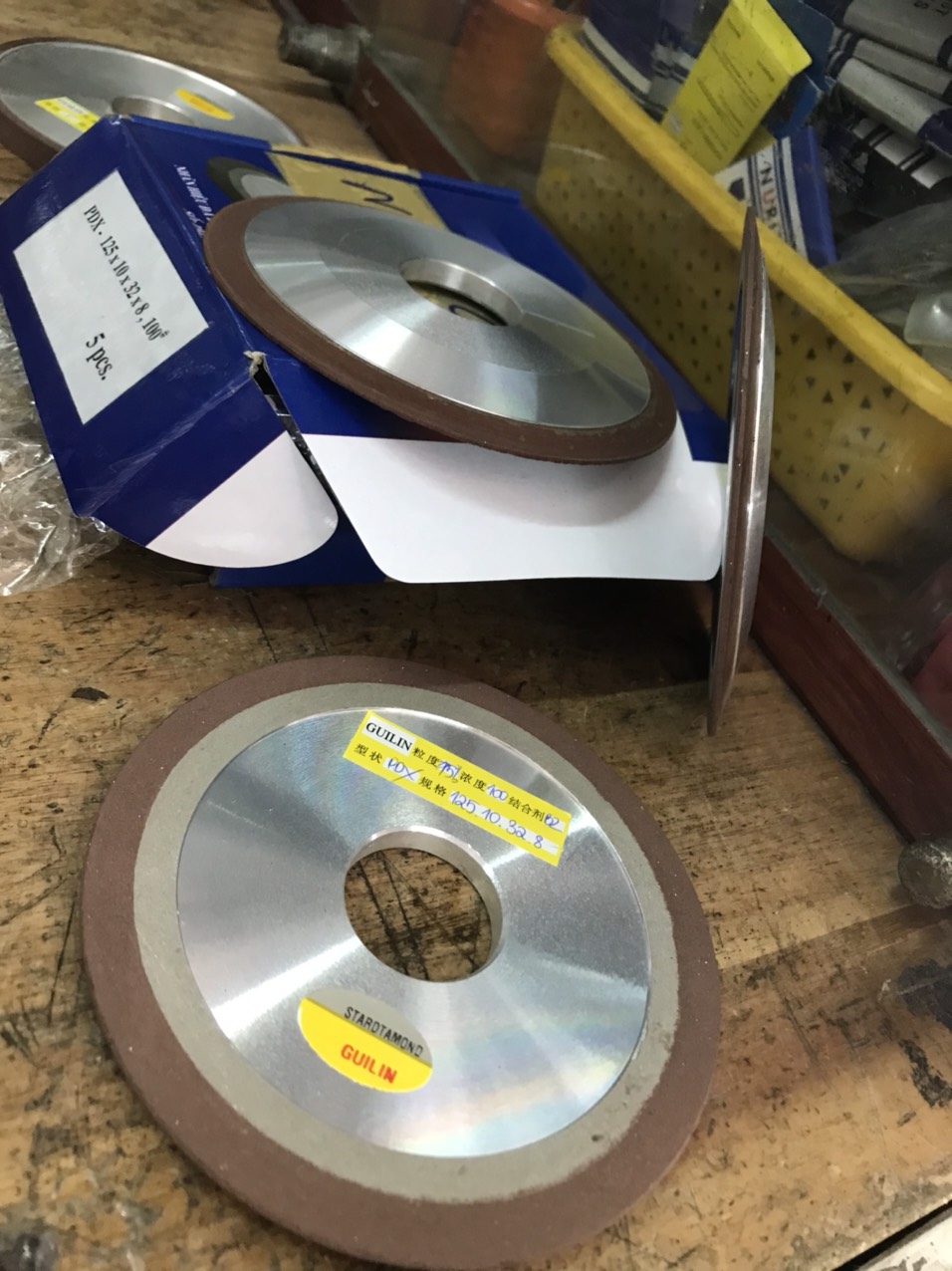 Dĩa mài HK Đỏ 125 X 10 X 32 x 8 mài lưỡi cưa