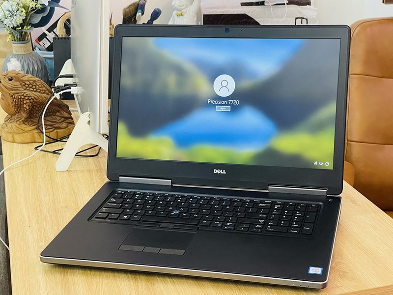 Dell precision 7720 core i7 6820hq ram 32g ssd 512g +1t 17.3inch fhd vga p3000