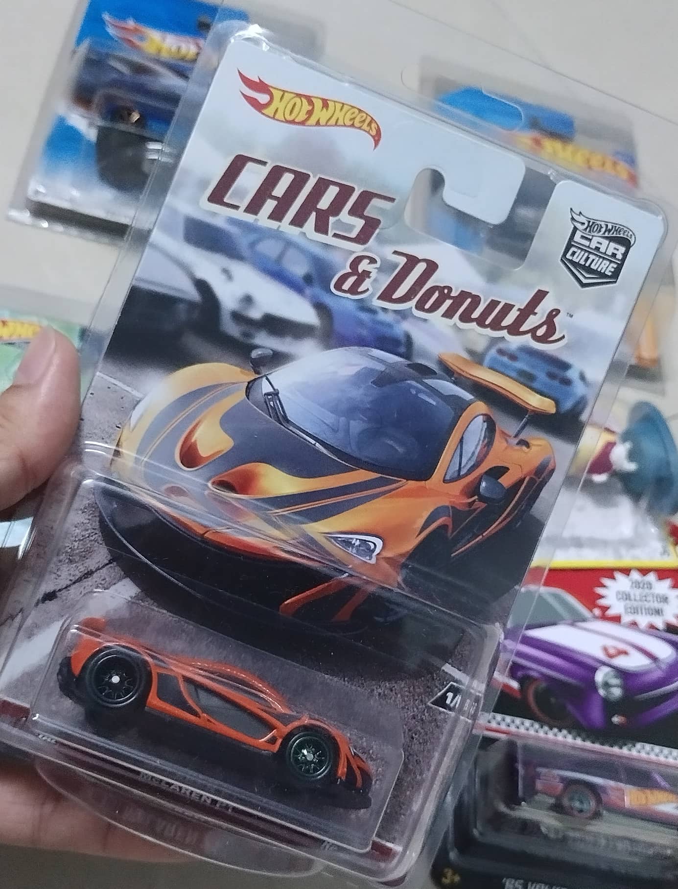 Xe Hotwheels Siêu Xe McLaren P1 (Màu Cam, Bánh Cao Su, Mâm Xe Xanh Lá Cây)