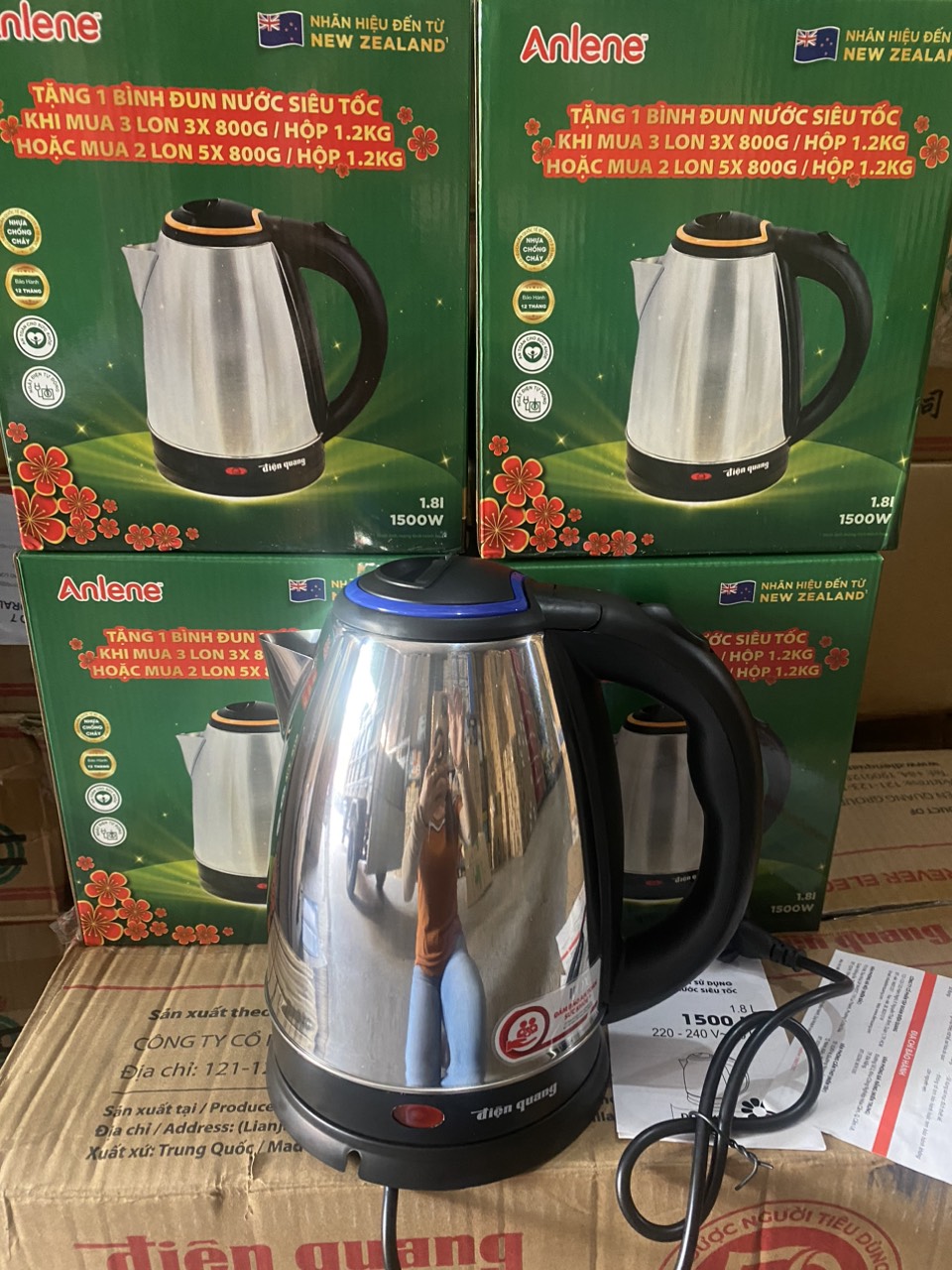Ấm đun siêu tốc SHD1182 Quà Tặng Anlene