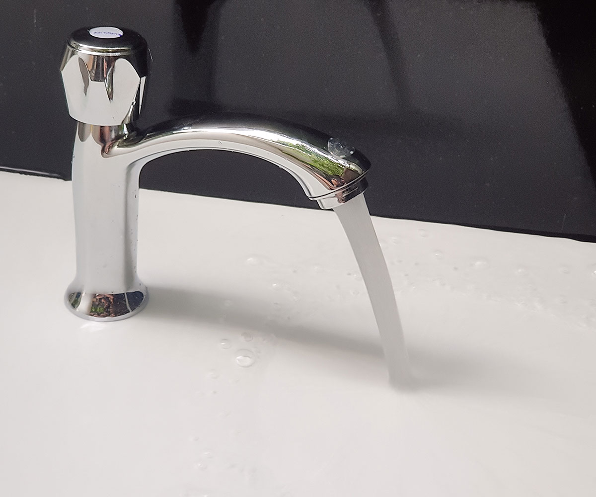 (Có video) Vòi lavabo lạnh Eurolife EL-LL100 (Trắng bạc)