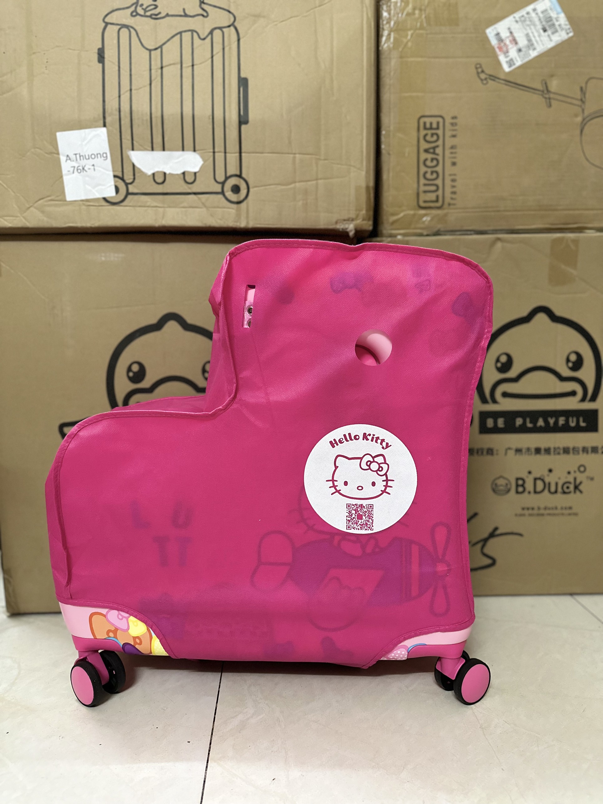 Vali ghế ngồi cho bé Hello kitty 20 24 inch