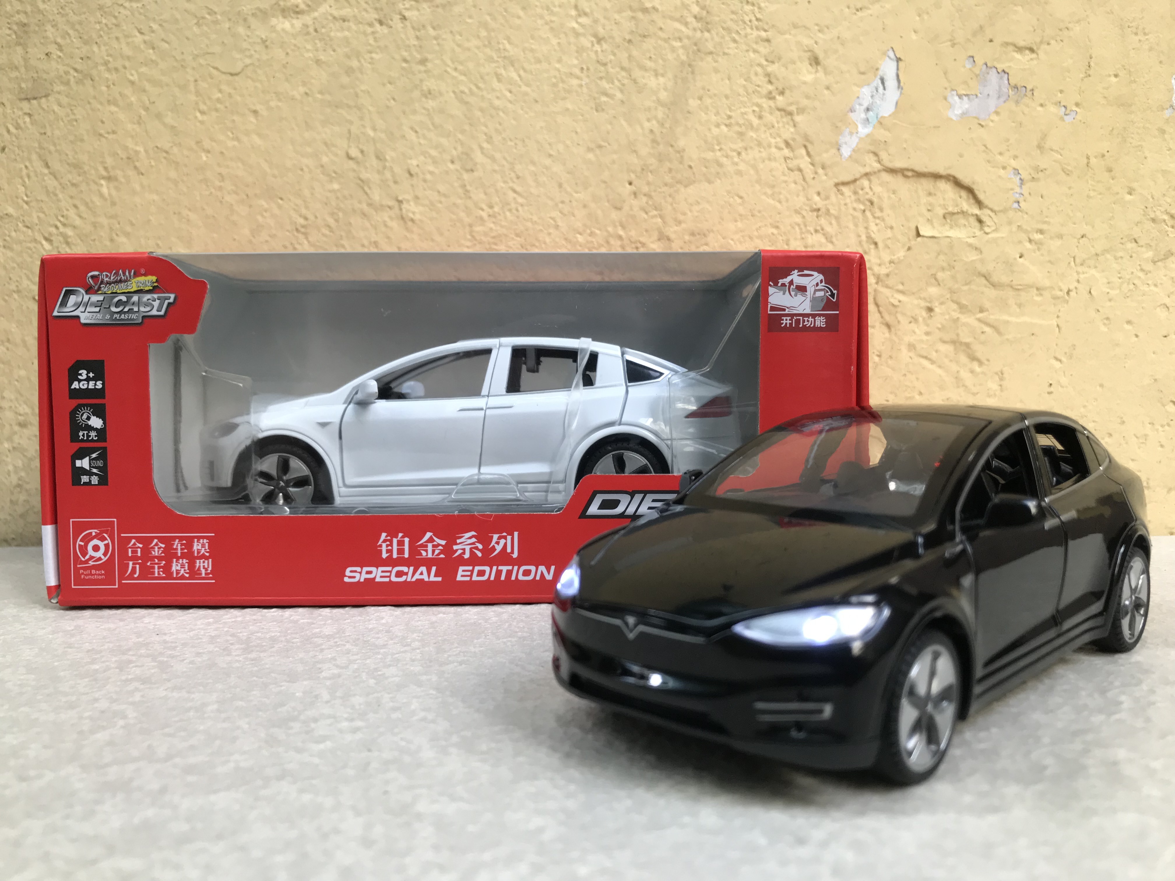 Mô hình xe ô tô TESLA Model 90X  1:32